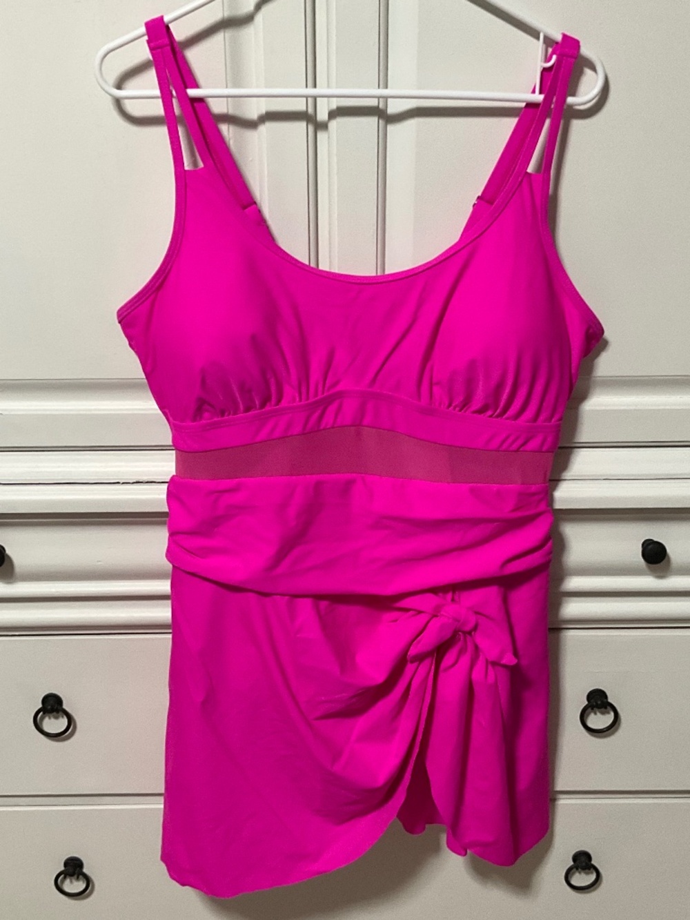 2X fuchsia New one-piece swimsuit features adjustable spaghetti straps